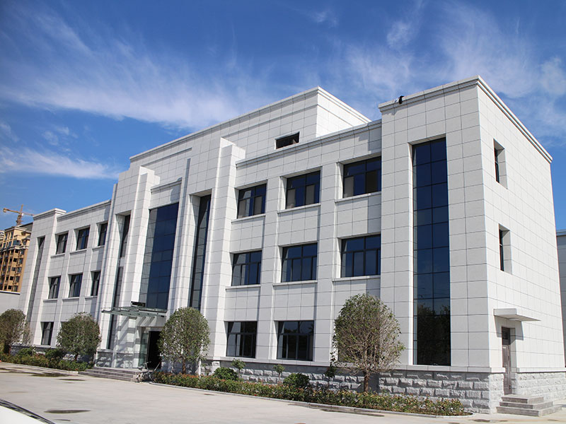 厂区科技楼一侧